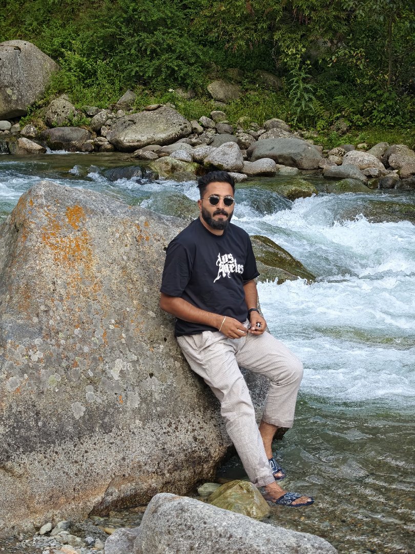 Abrar Bhat's profile cover image on YaraCircle
